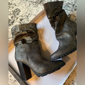 “Katy Perry” The Raina distressed metallic boots